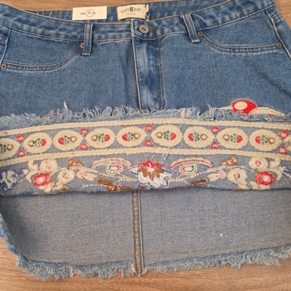 Umgee Red Piper Denim Skirt Womens XL Blue Embroidered Bird Floral Frayed Mini - Picture 13 of 17